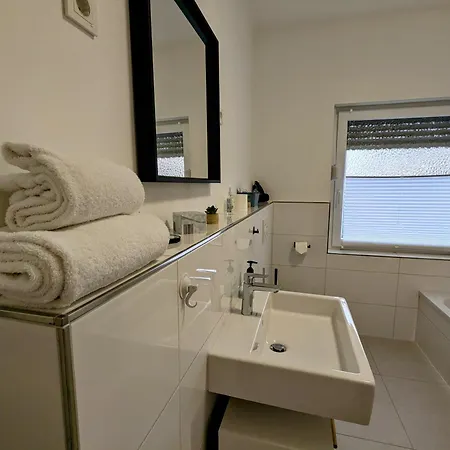 55qm Messe Wohnung, Trade Fair, 6 Minuten Zur Messe شقة *