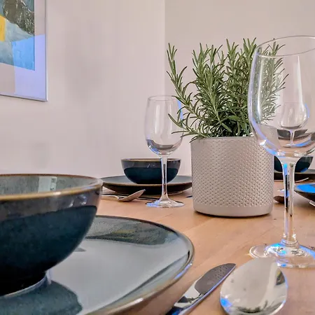 55qm Messe Wohnung, Trade Fair, 6 Minuten Zur Messe راينشتيتن